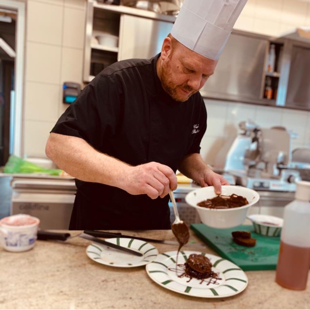 Geminiano Cozzi Piatto dessert Striche Verdi e Oro cm. 22