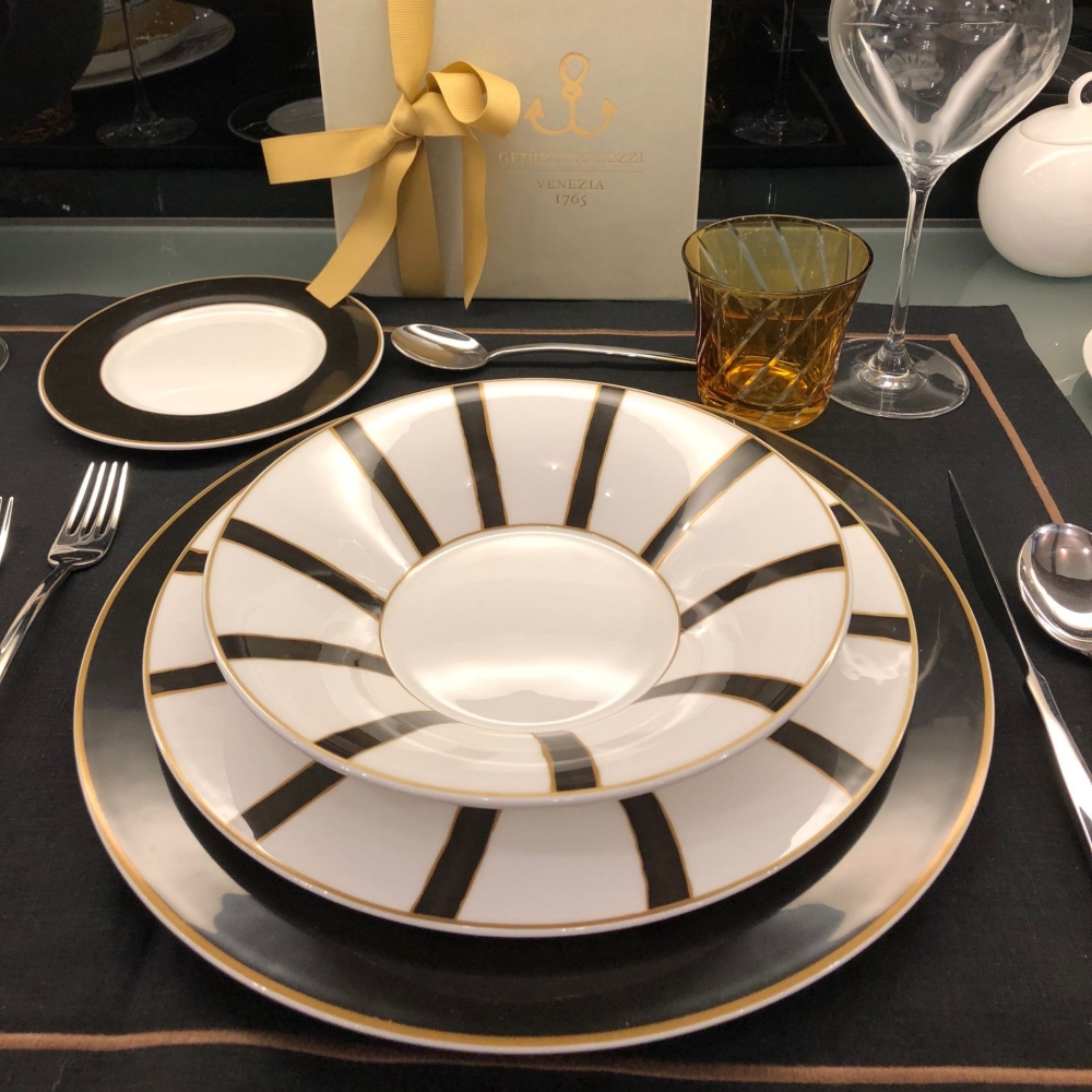 Geminiano Cozzi Striche Nere e Oro Plate 28 cm