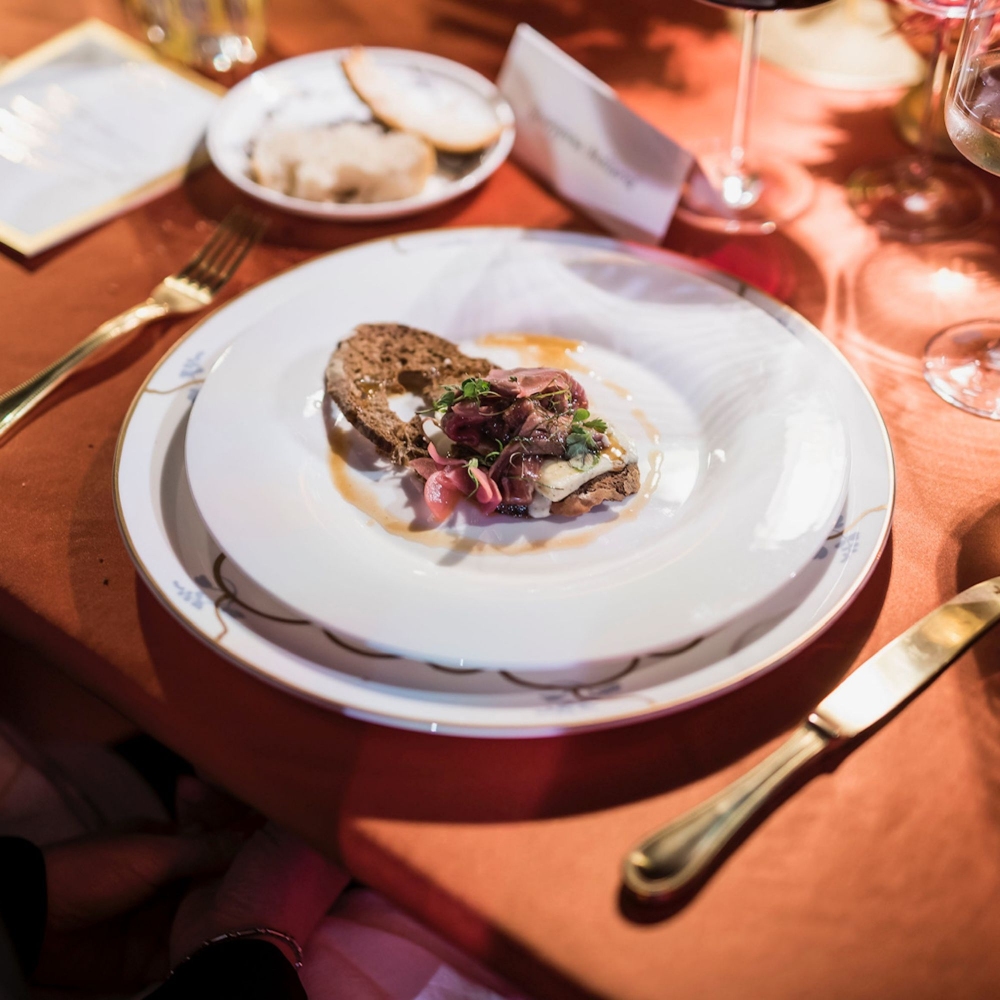 Geminiano Cozzi Feston e Cadena Azzurro Plate 33 cm