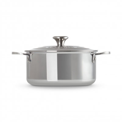 Le Creuset steel saucepan... 2