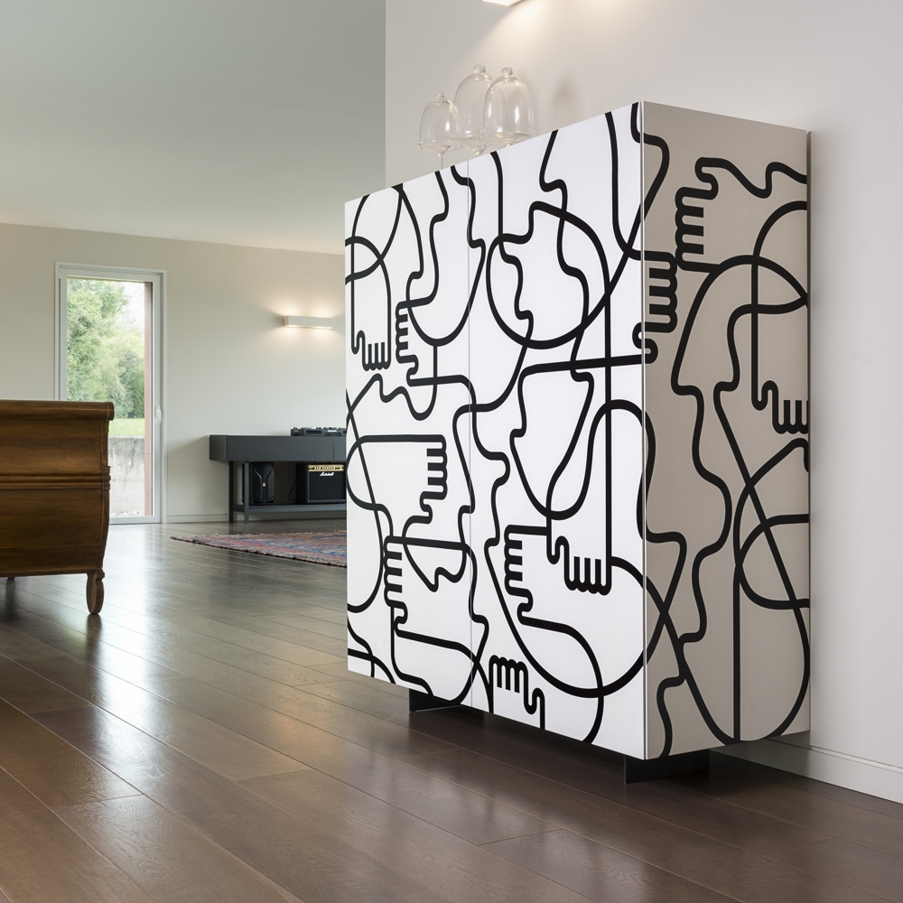 Pictoom Madia 2 ante Shake Hands