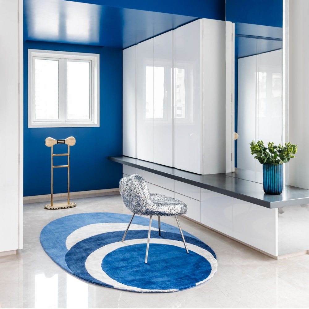 Scarlet Splendour Appendiabiti Maldone - Vanilla Noir Collection