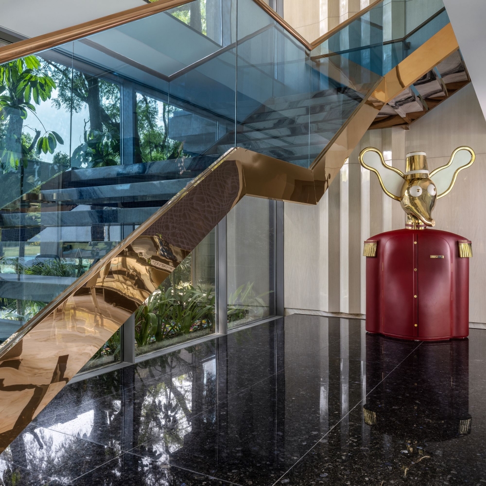 Scarlet Splendour Armadio contenitore Monsieur Elie Rouge