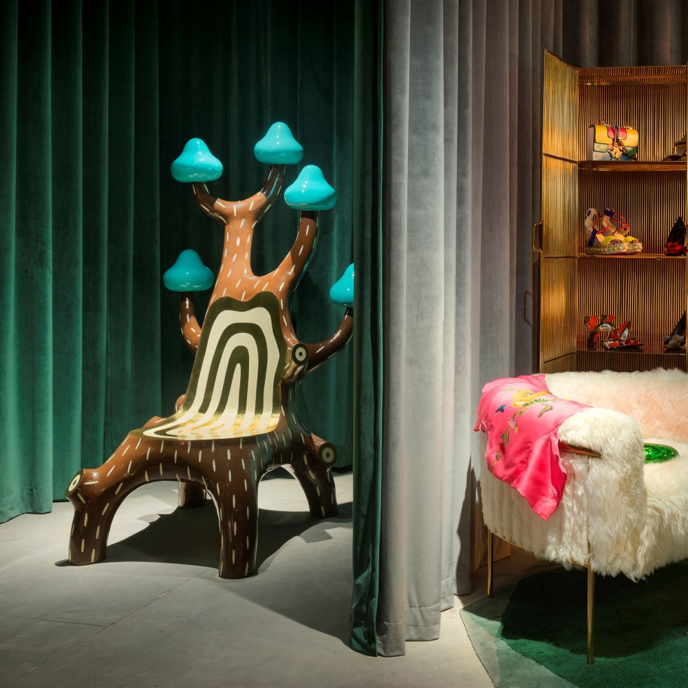 Scarlet Splendour Sedia Forest