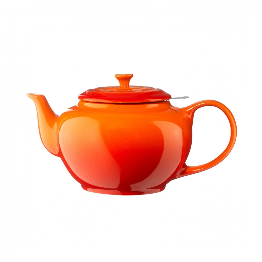 Le Creuset teapot with infuser