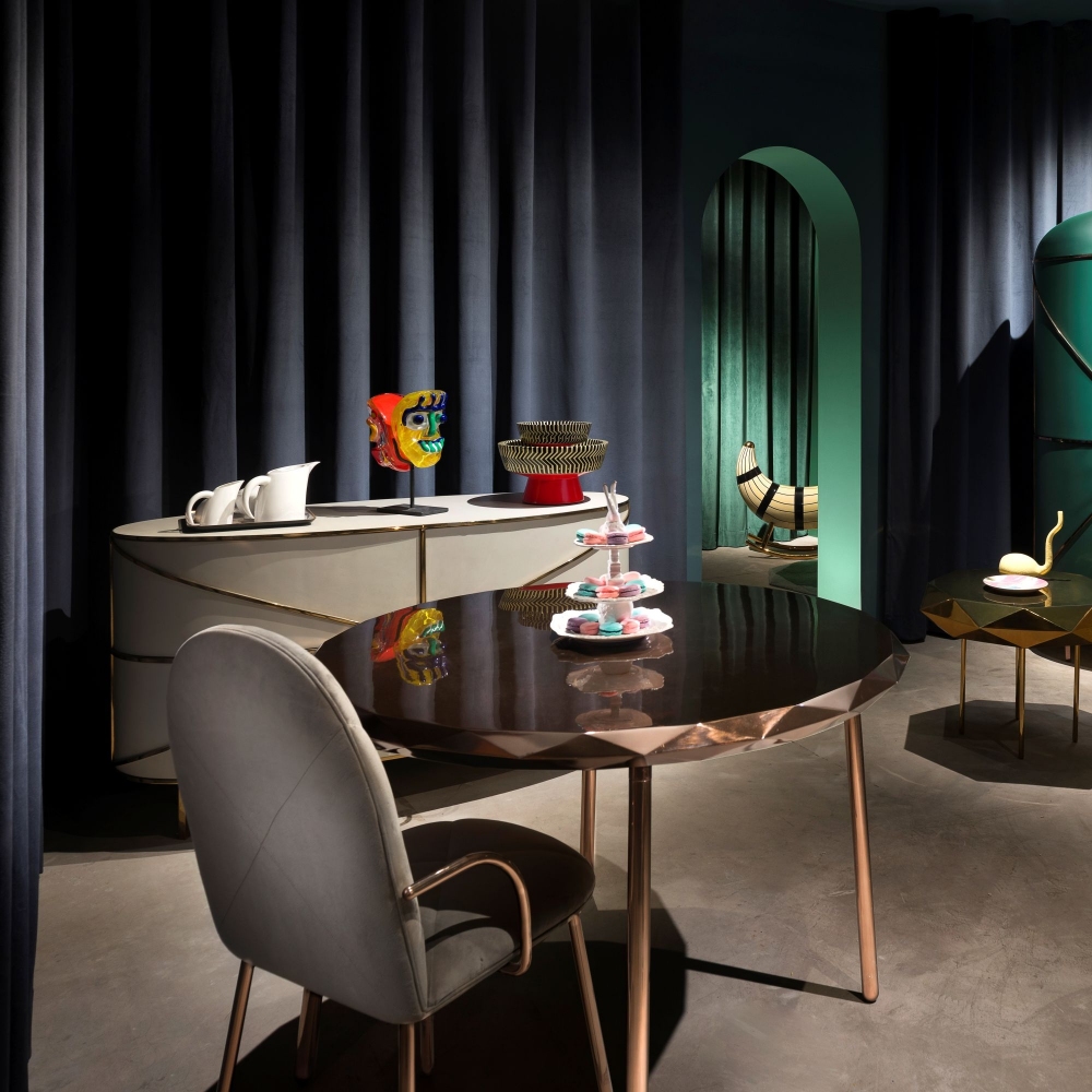 Scarlet Splendour Tavolo Stella - 88 Secrets collection