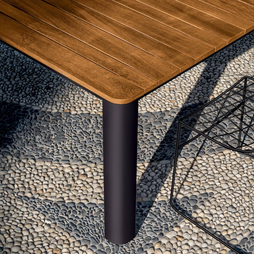 Sovet Kodo Doghe Outdoor Table