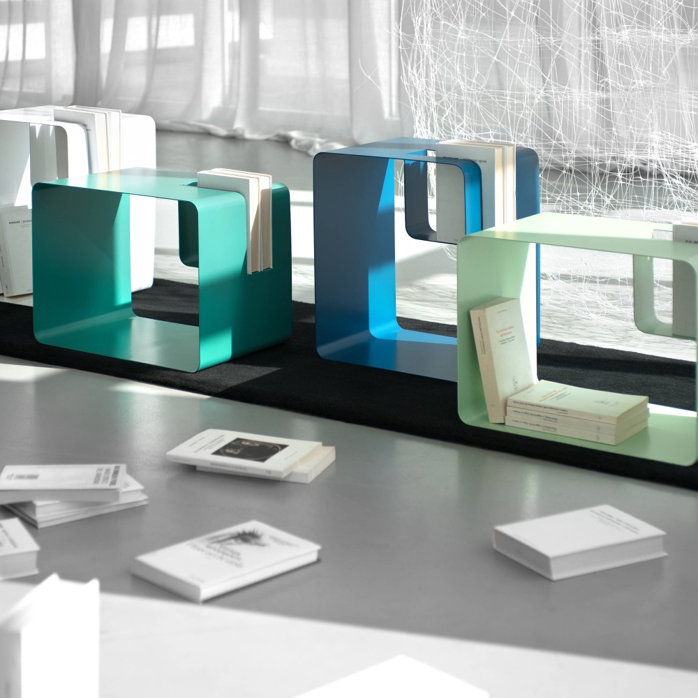 Meme Design Libris magazine table