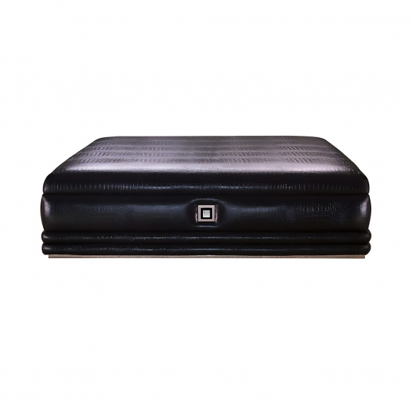 Lalique Poltroncina  in cristallo trasparente, laccato nero e seta avorio Victoire