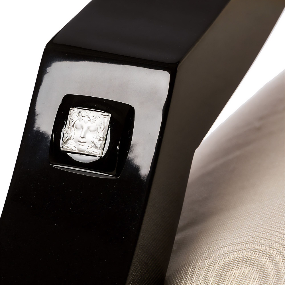 Lalique Sedia classico con braccioli in cristallo trasparente laccato nero e seta avorio Masque de femme