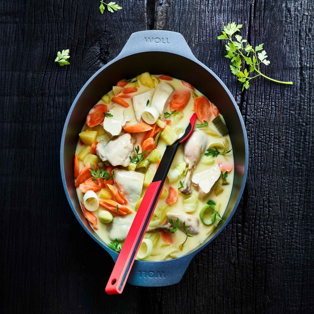 Woll Diamond Lite oval saucepan with lid 27x22x9,5h cm