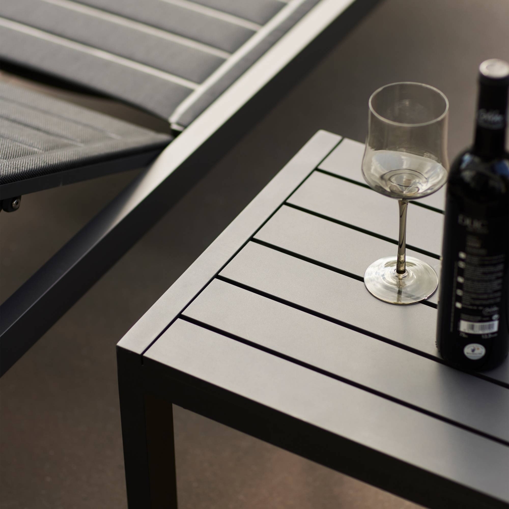 Diphano Metris side table 48x42 cm 35h