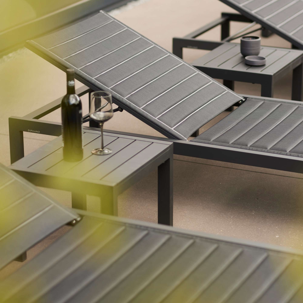 Diphano Metris side table 48x42 cm 35h