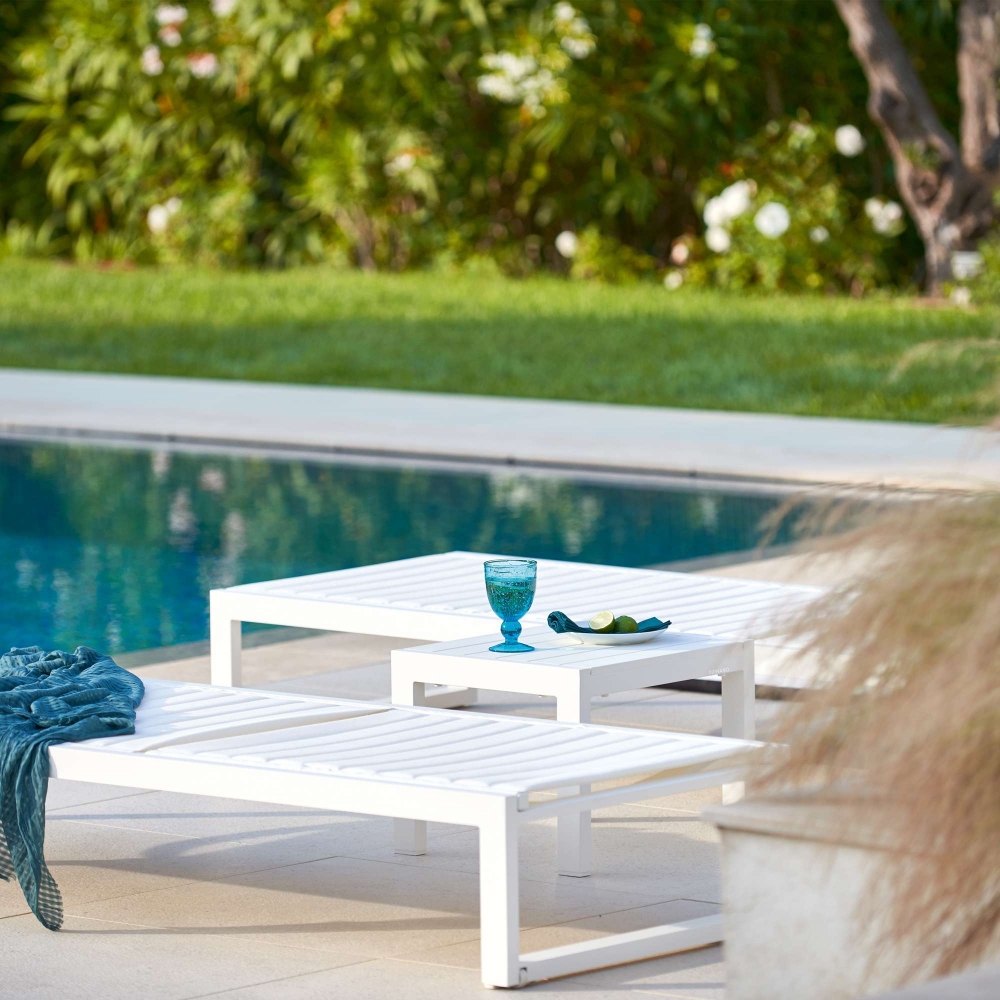 Diphano Metris side table 48x42 cm 35h