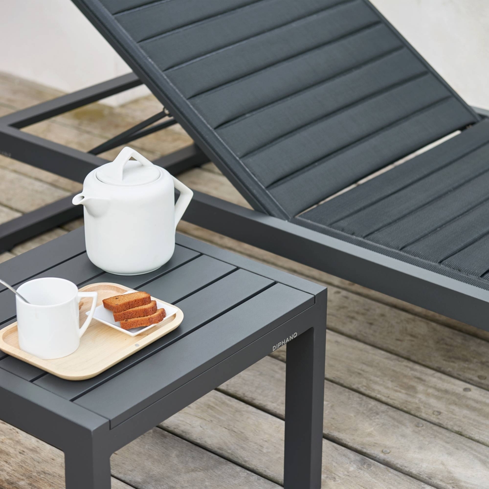 Diphano Metris side table 48x42 cm 35h