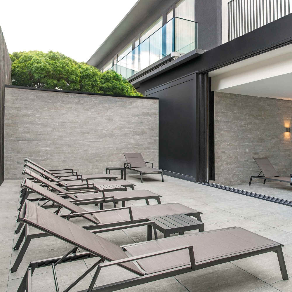 Diphano Selecta lounger with armrests