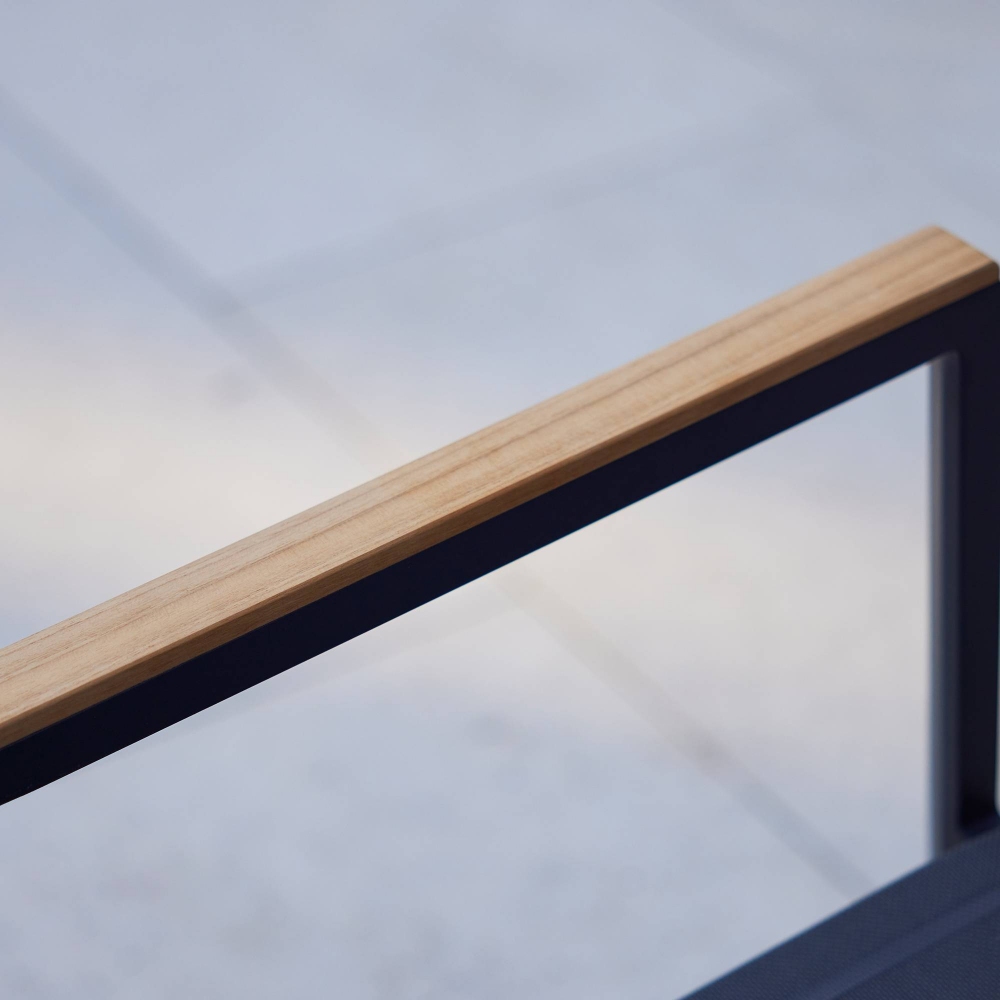 Diphano Poltrona con braccioli in teak Selecta