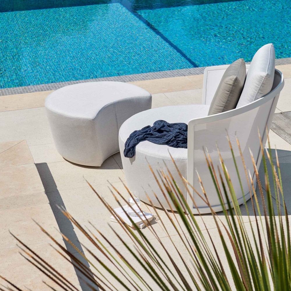 Diphano Cielo footstool with cushions