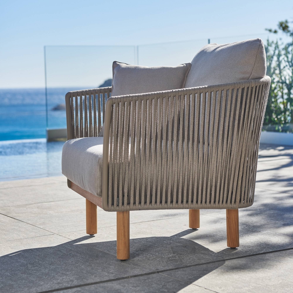 Diphano Newport lounge chair with cushions