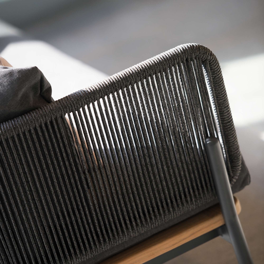 Diphano Omer lounge chair with cushions