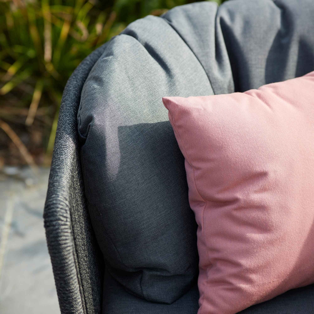 Diphano Omer lounge chair with cushions