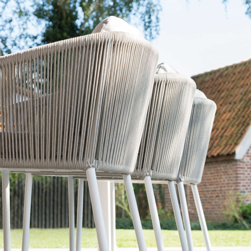 Diphano Omer dining armchair with cushions