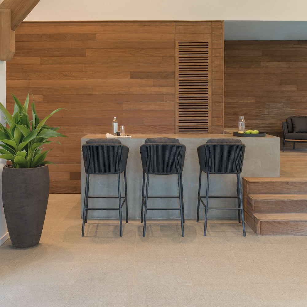 Diphano Sgabello da bar alto h 77,5 cm  con cuscini Omer