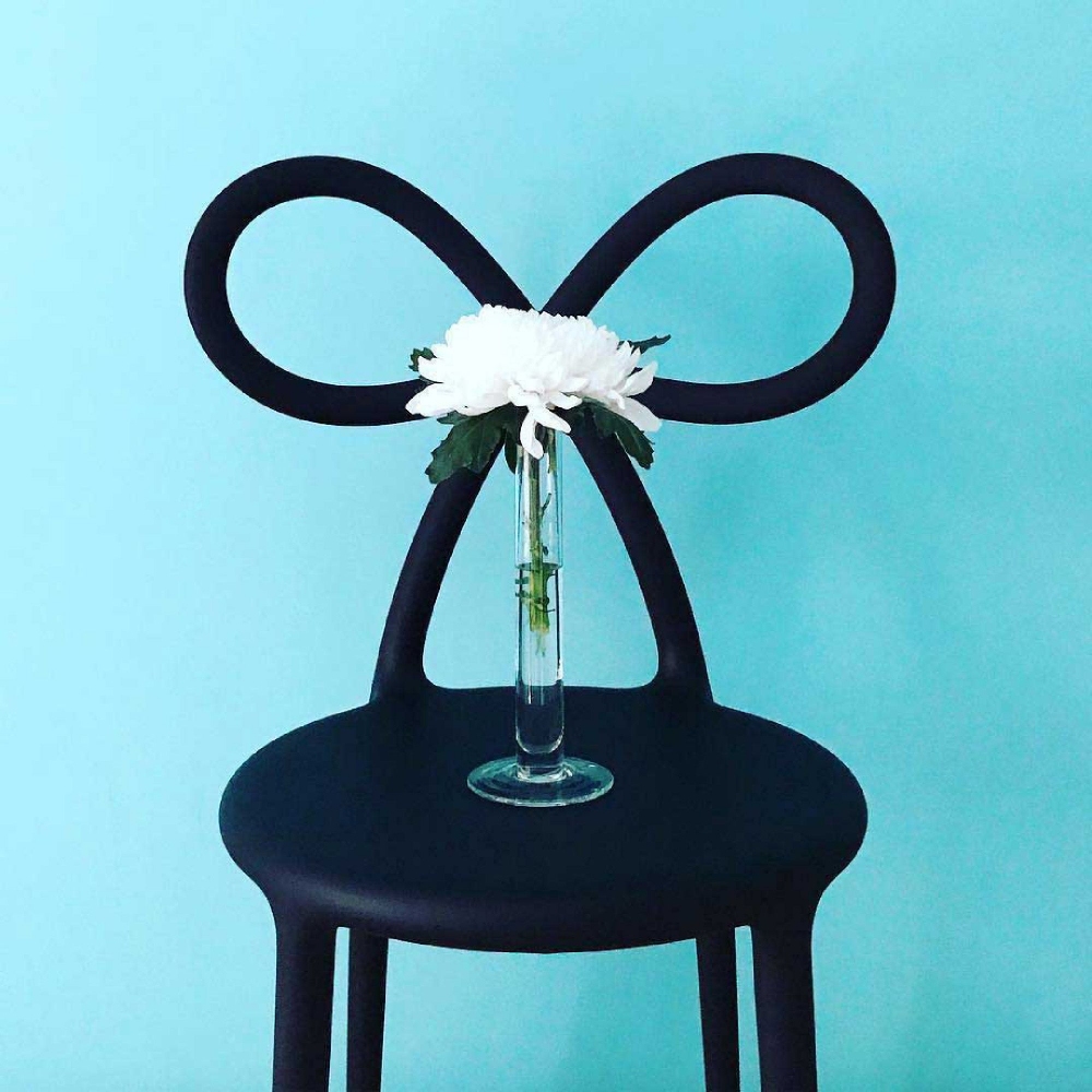 Scopri Sedia Ribbon e tutta la collezione di Qeeboo su newpop il più innovativo e-commerce di Home Design.