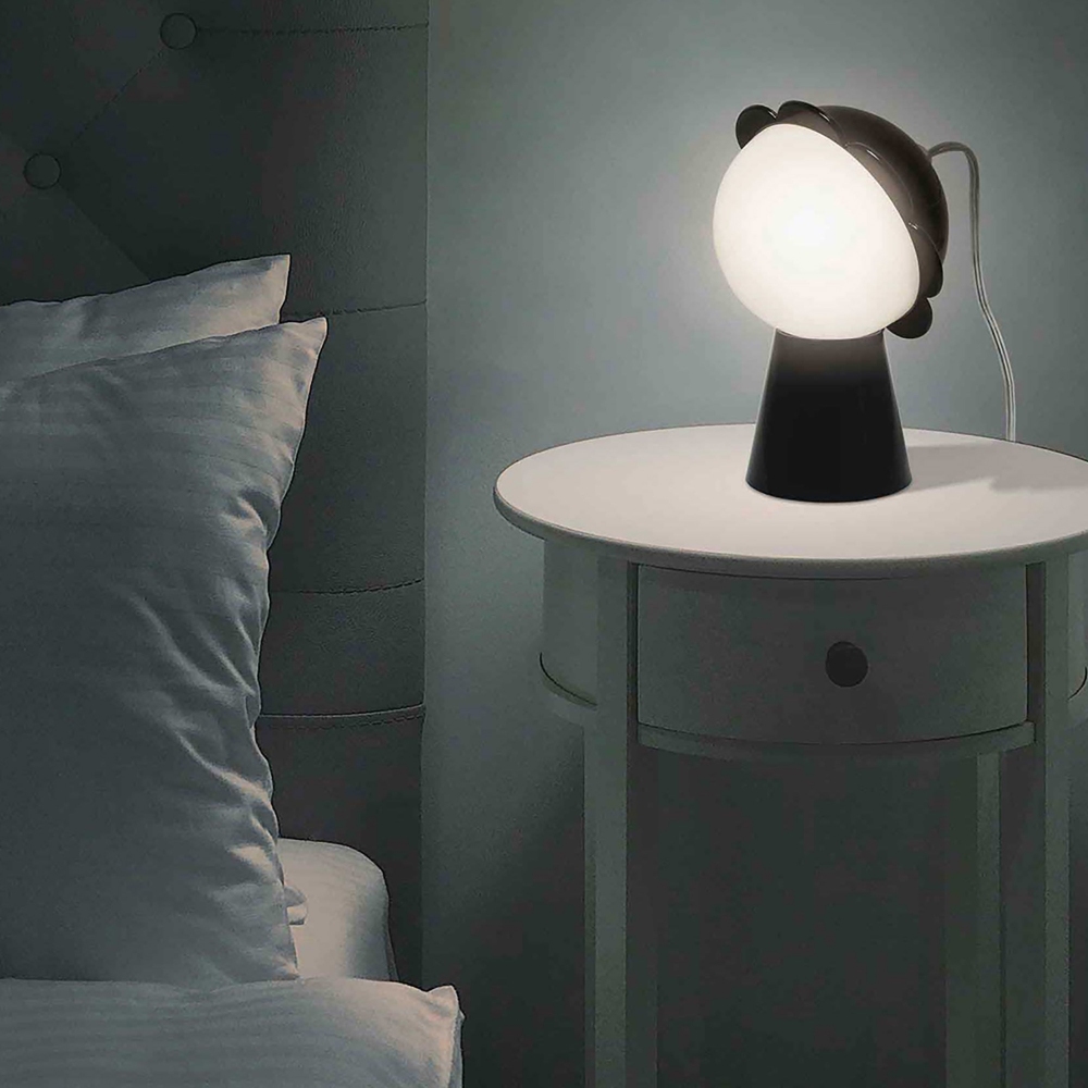 Scopri Lampada Da Tavolo Daisy e tutta la collezione di Qeeboo su newpop il più innovativo e-commerce di Home Design.