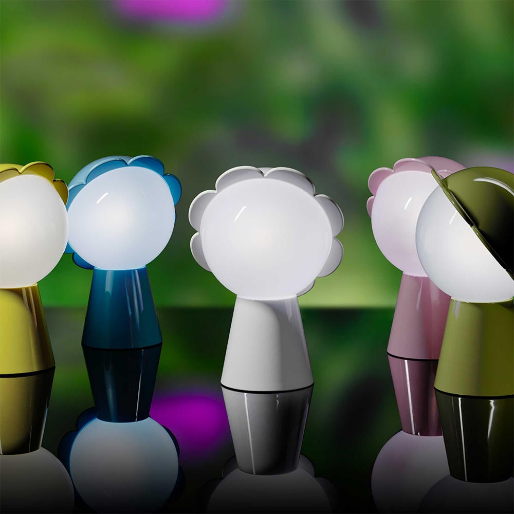 Scopri Lampada Da Tavolo Daisy e tutta la collezione di Qeeboo su newpop il più innovativo e-commerce di Home Design.