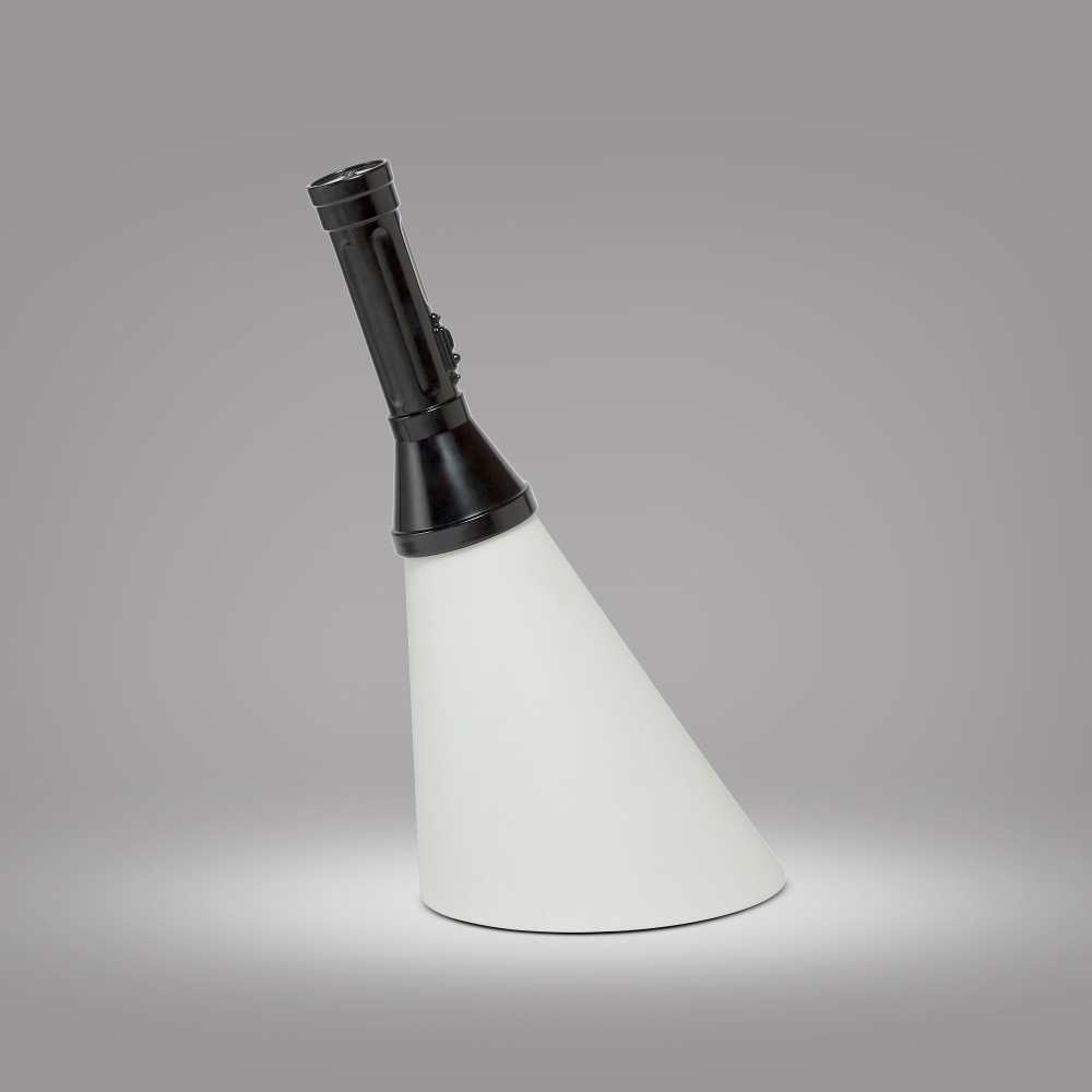 Scopri lampada da tavolo Flash e tutta la collezione di Qeeboo su newpop il più innovativo e-commerce di Home Design.