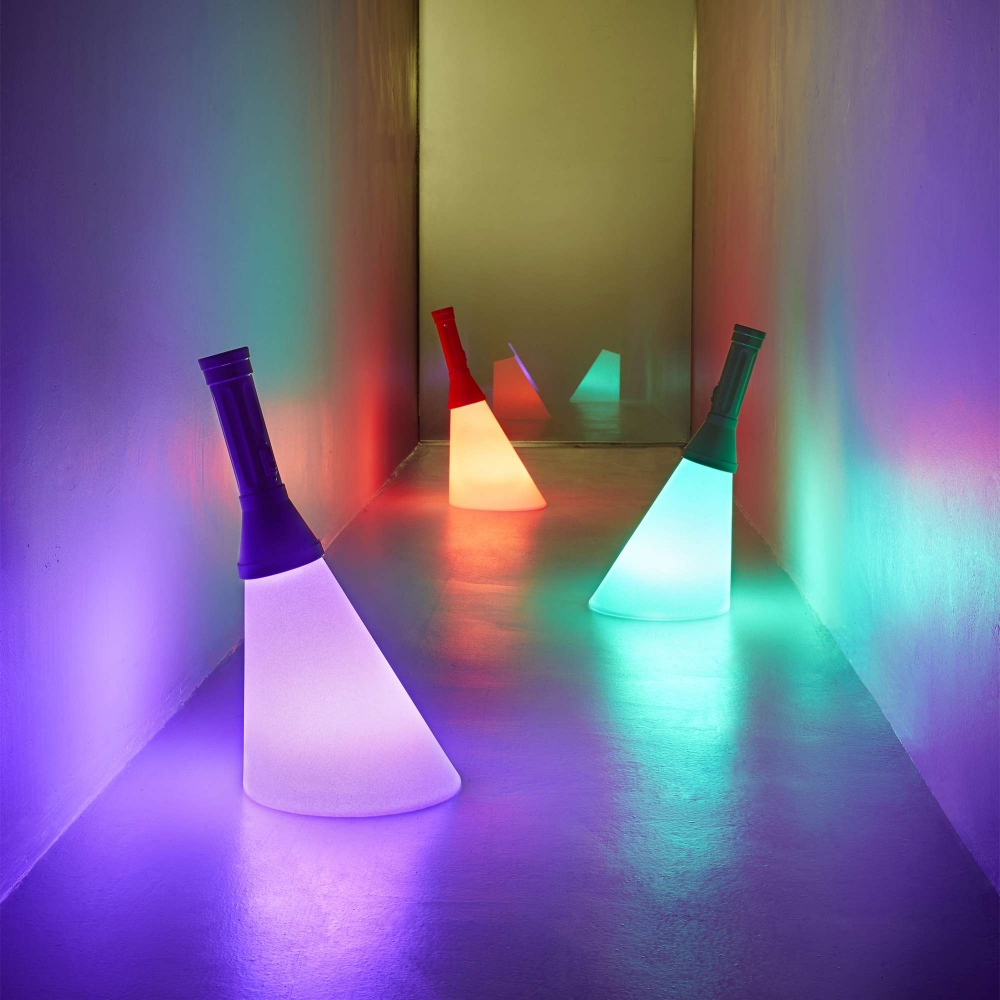 Scopri lampada da tavolo Flash e tutta la collezione di Qeeboo su newpop il più innovativo e-commerce di Home Design.