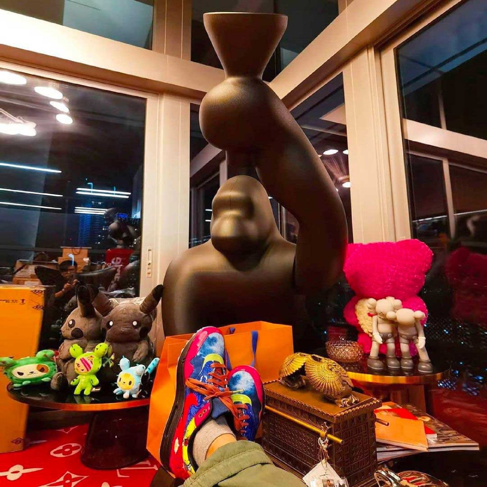 Scopri Lampada da terra Kong e tutta la collezione di Qeeboo su newpop il più innovativo e-commerce di Home Design.