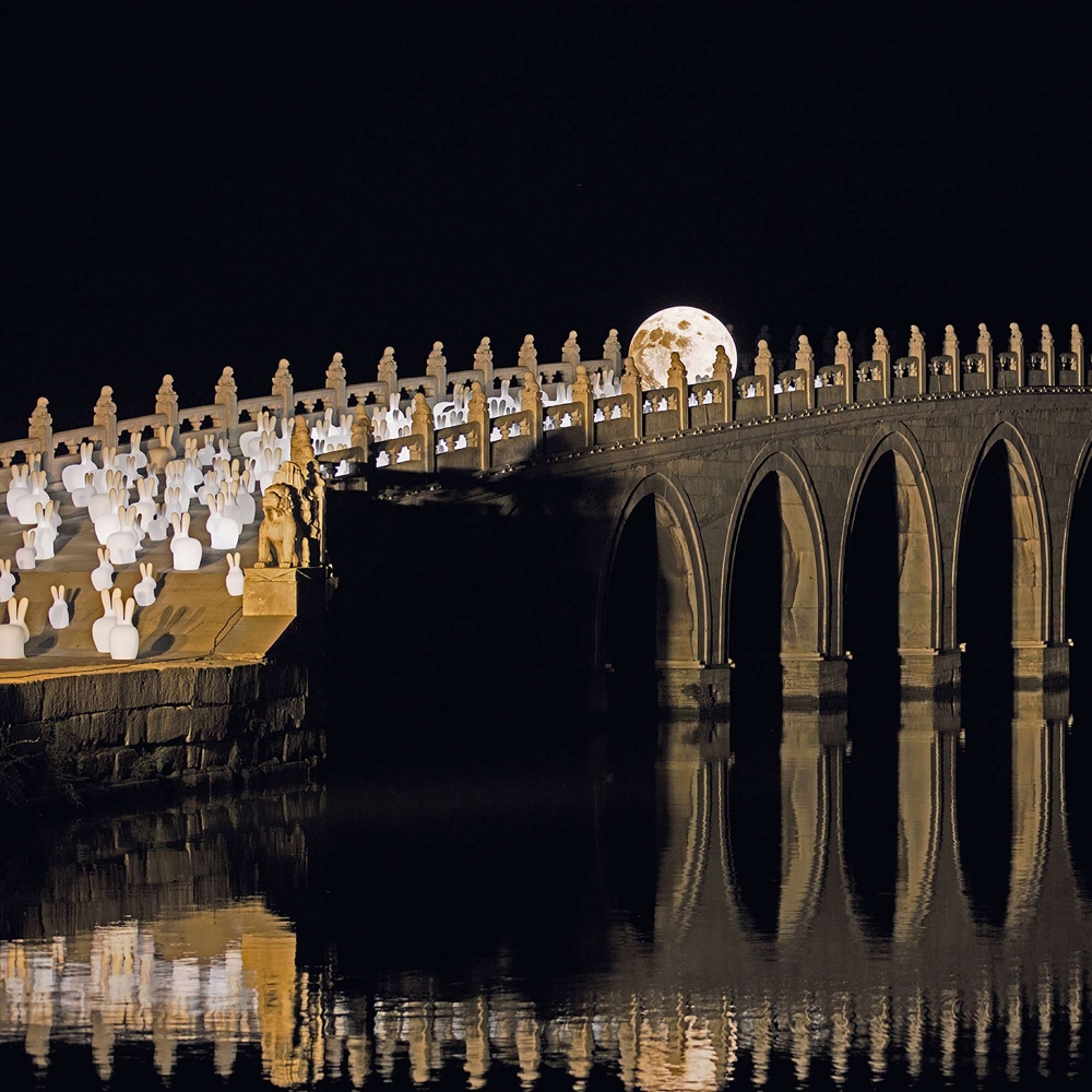 Scopri Lampada Da Esterni Rabbit e tutta la collezione di Qeeboo su newpop il più innovativo e-commerce di Home Design.