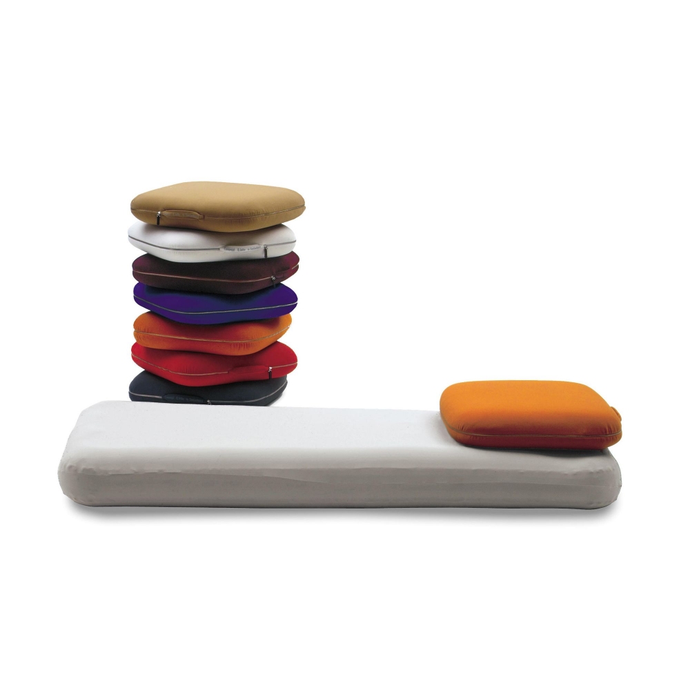 Campeggi Q.letto Travel pillow container with inflatable bed