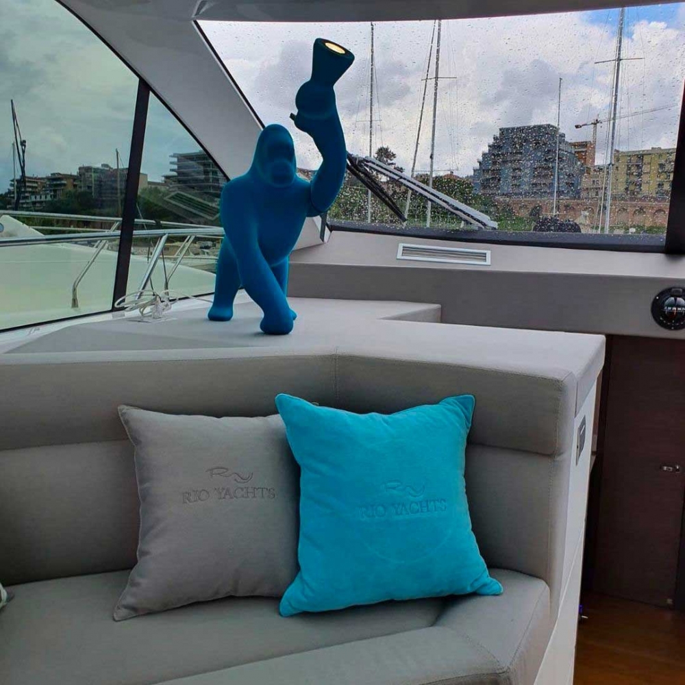 Qeeboo Kong Velvet XS table lamp