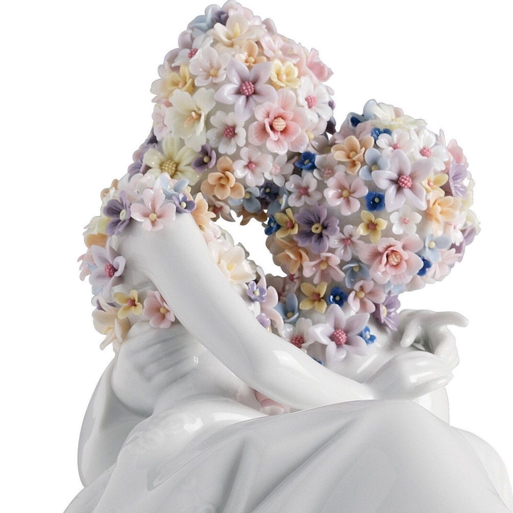 Lladró Love II Couple Figurine