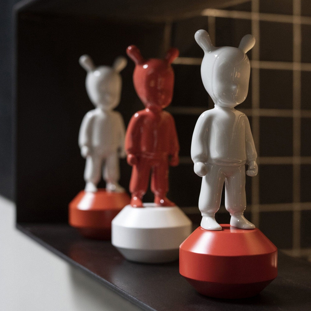 Lladró The Red Guest Figurine - Small model
