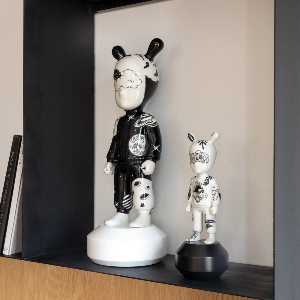 Lladró The Guest Figurine by Henn Kim - Small model - Numbered series