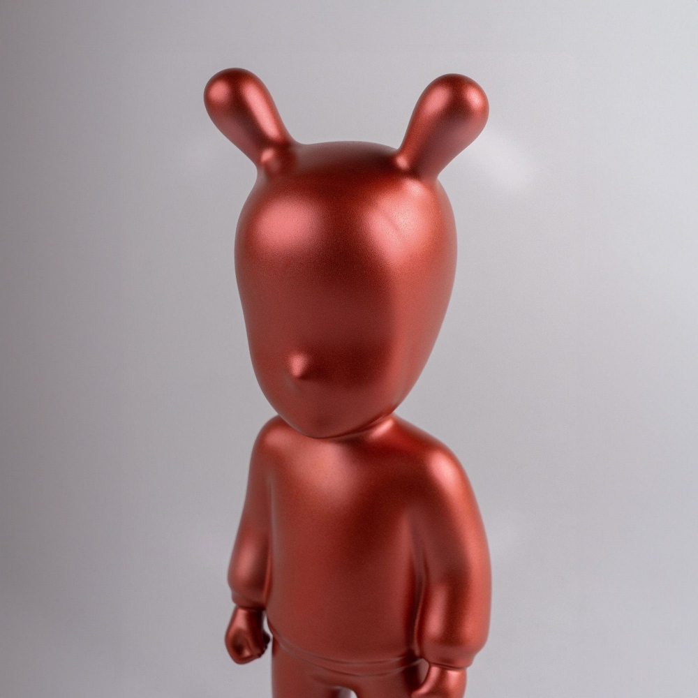Lladró The metallic red Guest Figurine - Small