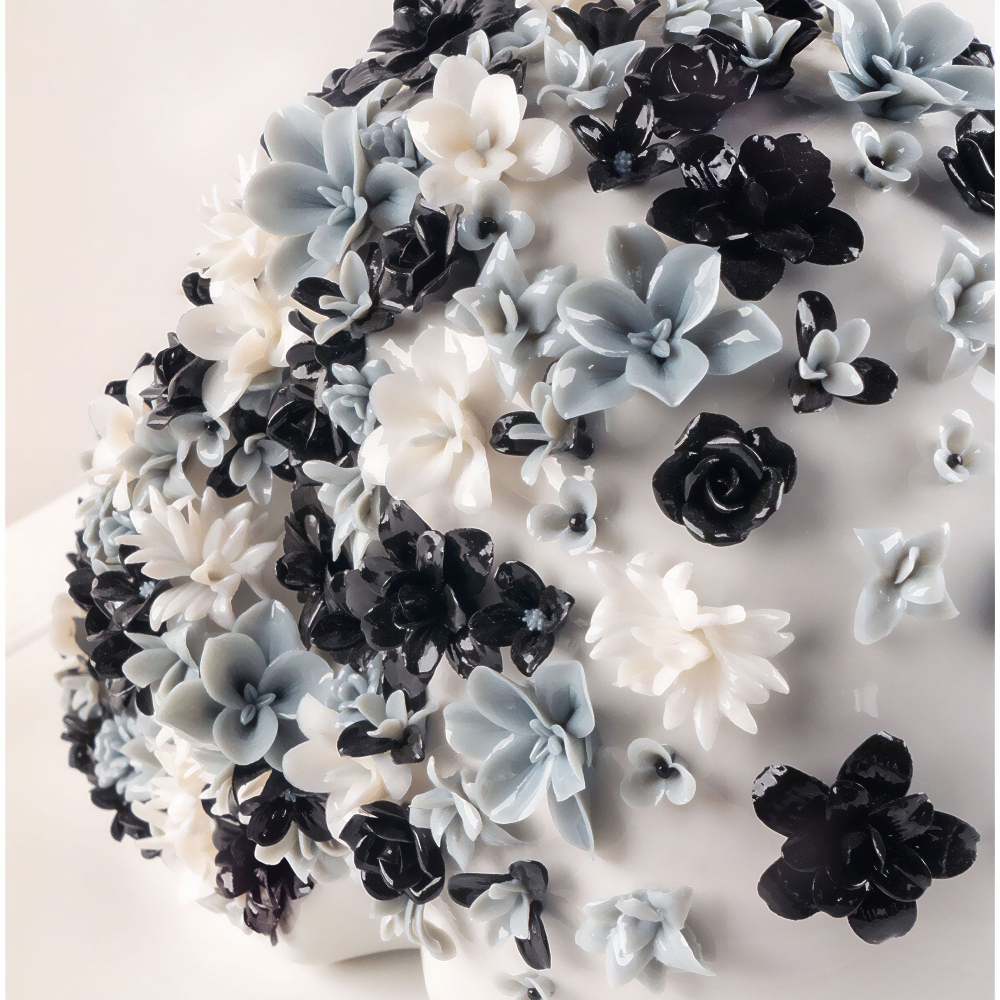 Lladró Life is flower Sculpture (black white) - Limited edition of 100 pieces