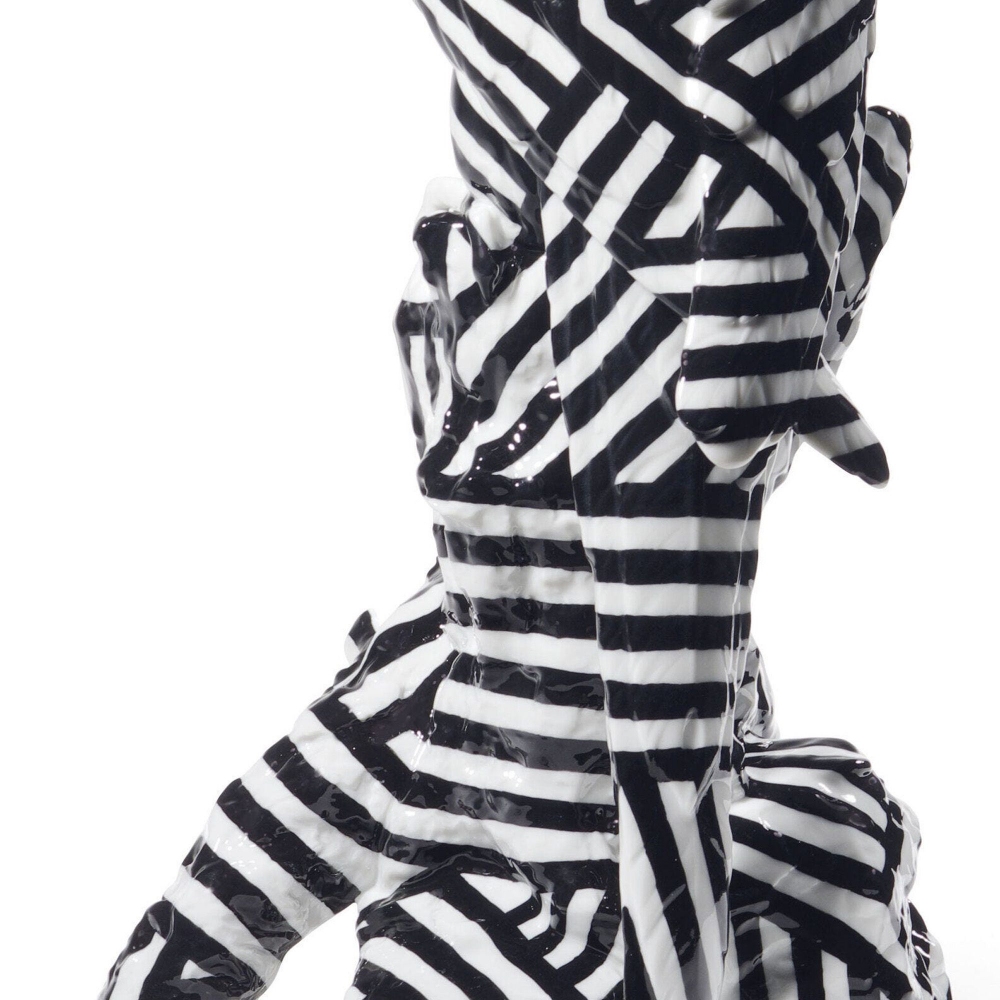 Lladró Dazzle Macaw Sculpture - Limited edition 500 pieces