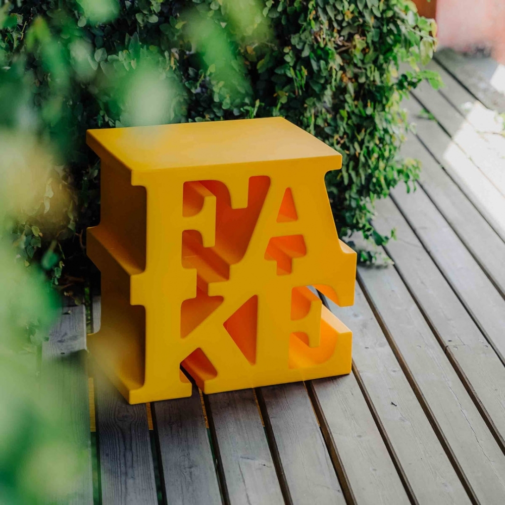 Sturm Milano Tavolino / Seduta Fake