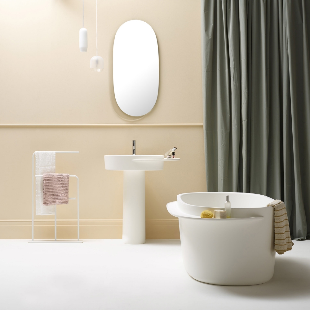 Ex.t Vasca da bagno in LivingTec® Plateau con mensola a sinistra