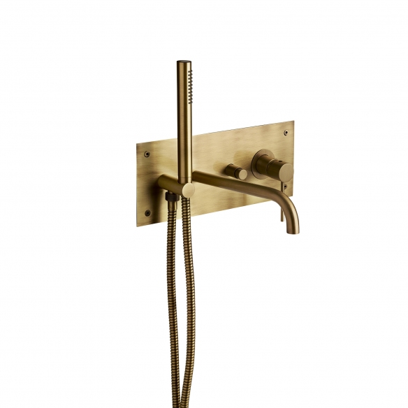 Ex.t Shine Bathtub mix with wall-mounted installation, hand shower, and flexible