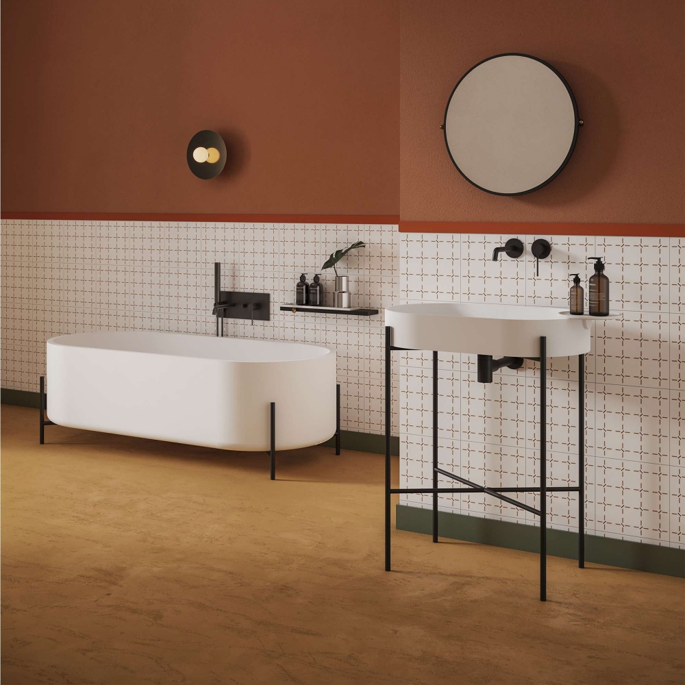 Ex.t Stand Bathtub in LivingTec®