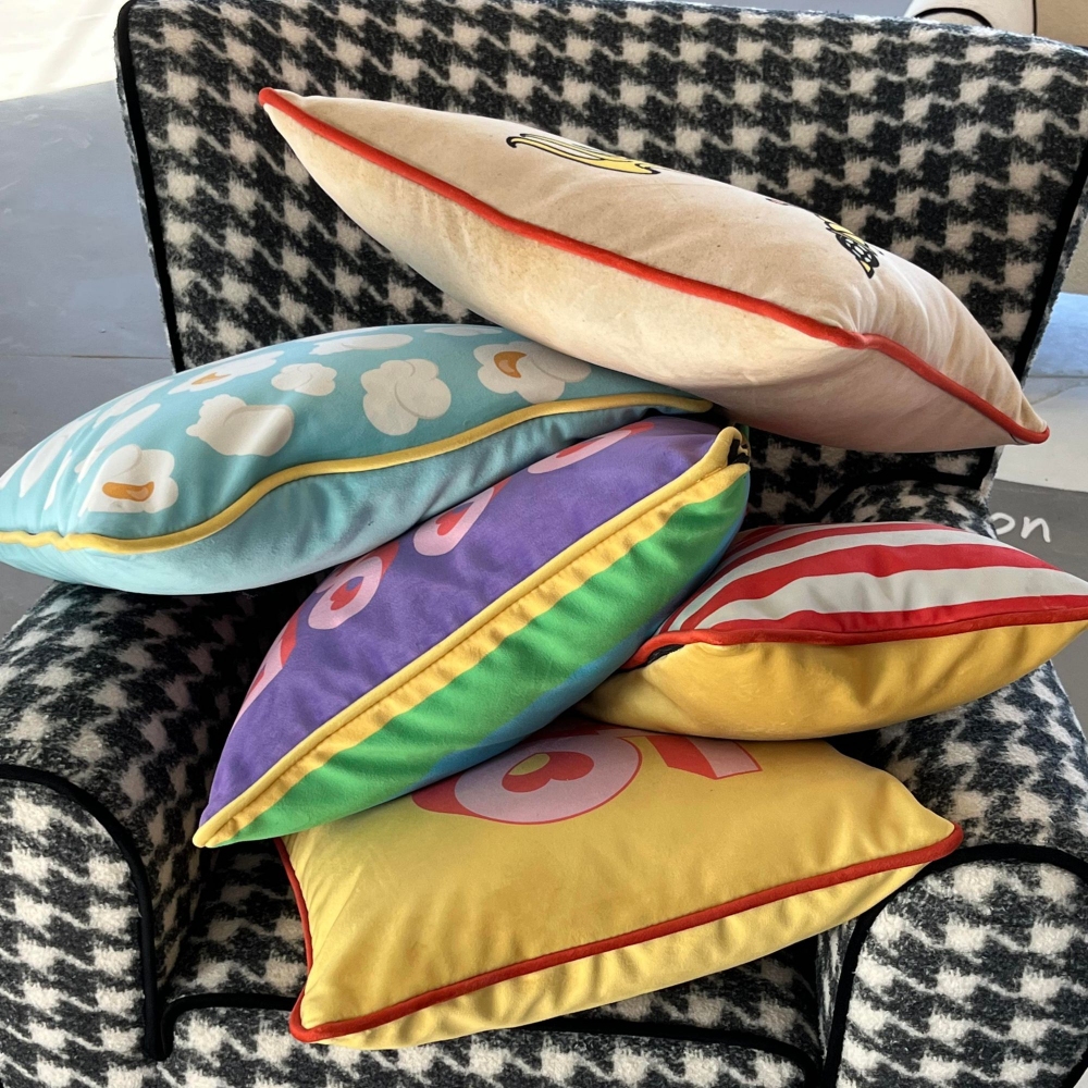 The Pop Label Love Pillow 45x45 cm