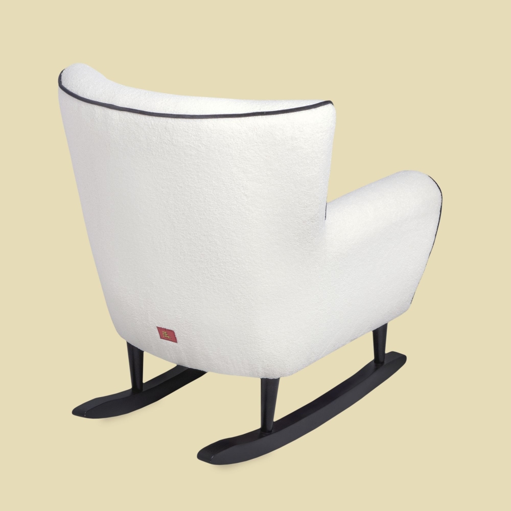 The Pop Label Poltrona Milk Station