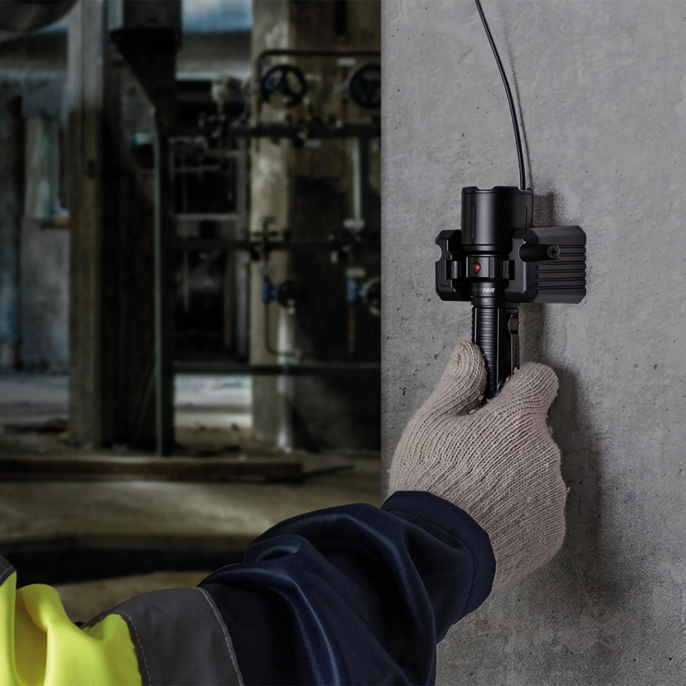 Fenix Torcia industriale 3000 Lumen con base ricarica