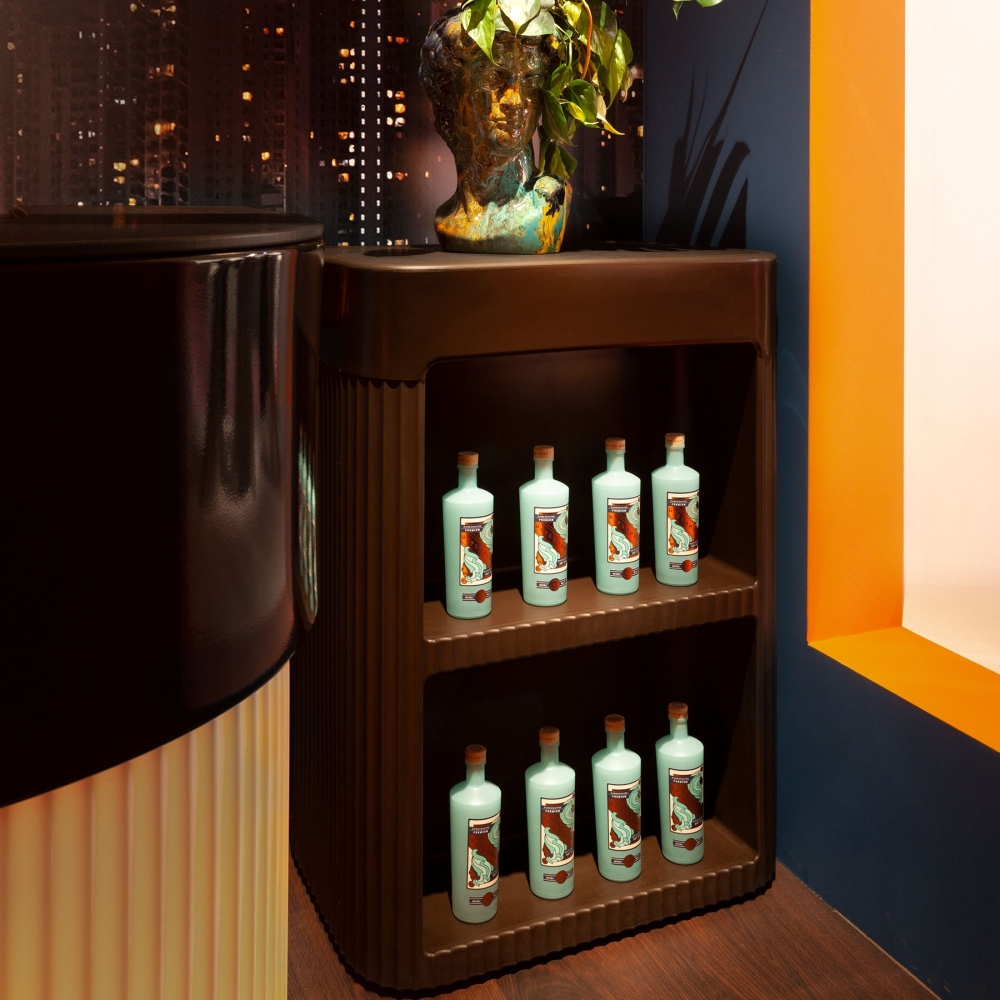 Slide Cordiale Welcome Bar Counter